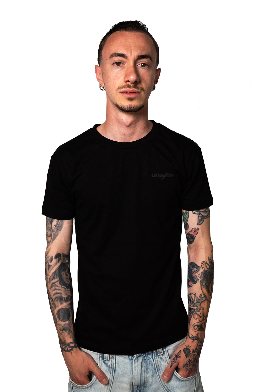 BASIC LINE -  BLACK SLIM FIT T-SHIRT